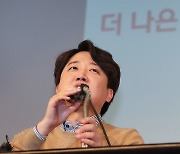 이준석, 한동훈 추대론에 "위기의식 없다면 2인자…다른 모습 못보여"