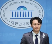 "정치한계 느꼈다"…영입 초선 '불출마 릴레이' 이어지는 민주