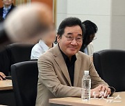 이낙연 "민주당 의원 연판장? 그쪽 동네의 오래된 습관"