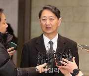 [포토] 취재진에 브리핑하는 안덕근 산업통상자원부 장관 후보자