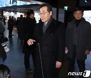 이낙연 전 대표, 영화 '길위에 김대중' 시사회 참석