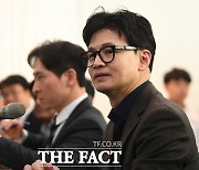 개미들, '한동훈·이낙연 테마주'에 울고 웃고…이젠 '폭탄 돌리기'