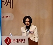 ‘소설가 꿈’ 신격호 기린 샤롯데 문학상 신설… 존재감 드러낸 장혜선 이사장