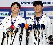 배드민턴 서승재·강민혁, 세계랭킹 1위 중국조 꺾고 왕중왕