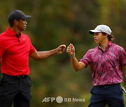 11언더파 몰아친 타이거-찰리 우즈 부자, PNC 챔피언십 공동 5위로 선전 [PGA]