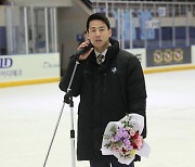 한국 아이스하키 최고 레전드 김기성 은퇴...빙판서 마지막 인사