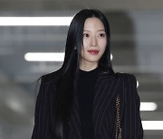 [포토] 문가영, '주먹 불끈' 강추위에 굴복하지 않아