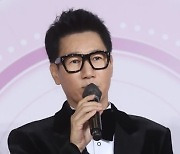 지석진, 런닝맨 출연 중단…"건강상 이유"