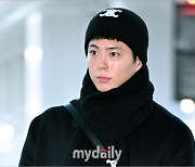 [MD포토] 박보검 '너무 추워서 비니까지'