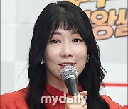 "성희롱 날벼락" 사유리, 택시기사 이어 원로가수까지…'인격모독' 당했다 [MD이슈]