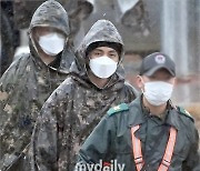 日 언론 “방탄소년단, 군대서 마스크 없이 가스실 들어가” 깜짝 놀랐다[MD이슈]