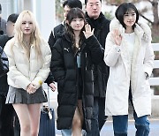 아이브 리즈-레이-안유진, 한파 속 러블리한 공항 캣워크 [포토엔HD]