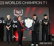 "최고의 선수들이 있을 곳은 오직 T1"…SKT, T1 롤드컵 축승회 개최