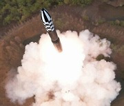 [속보] 합참 “北 ICBM 1기, 고각 발사돼 1000㎞ 비행 후 동해상 탄착”