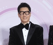 지석진, '런닝맨' 촬영 잠정 중단…"건강상 이유"