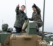 차륜형 대공포 '천호' 탑승한 오세훈 서울시장