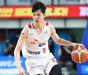 '플래시 썬' SK 김선형, 정규리그 7,300점 달성 … KBL 13번째 기록