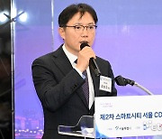 개회사하는 김승규 전자신문 편집국장