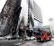 인천 남동구 호텔 화재, "필로티 천장에서 전기적인 요인으로 발생"