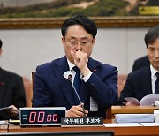 음주운전·폭행에 거듭 머리 숙인 강도형...사퇴 요구는 일축