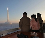 북한 "ICBM 화성-18형 '발사훈련'"…전력화 초기단계 진입