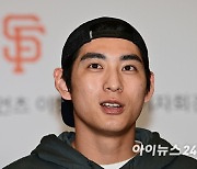 '1억 달라 잭팟' MLB 무대 나서는 이정후 "금액 듣고 다리 풀려"