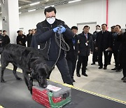 [포토] 인천세관 마약 탐지견 시연