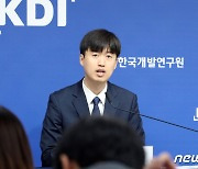 근로시간 줄었지만…한국, OECD 평균보다 연 181시간 더 일한다