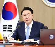 尹, 플랫폼 독과점 겨냥 “법 신속히 추진…부처간 협업” 당부