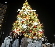 크리스마스 최고 인파는 강남역…인기 명소 1위 롯데월드몰