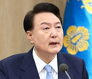 윤 대통령 "OECD 35개국 중 경제성적 2위..건전 재정, 국민 합심 덕"