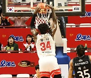 '워니 더블 더블' SK, 85-71로 KT에 승리…KT전 7연승