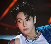 방탄소년단 정국, 스포티파이 '초특급 음원 강자'..'Standing Next to You' 2억 돌파