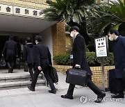 일본 검찰, '비자금' 니카이파 사무실 압수수색