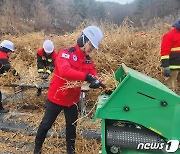 [단신] 산림청, 문경서 영농부산물 수거 파쇄…소각산불 차단