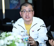 [포토] 답변하는 김학균 배드민턴 대표팀 감독