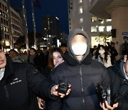 경복궁 '두번째' 낙서테러범 "안 죄송해… 예술했을 뿐"