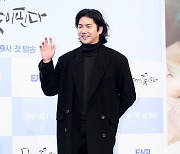 [포토] 이재준, '폼나는 롱코트핏'