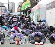 민주당·정의당 “참사 유가족 오체투지···이태원 특별법 연내 처리해야”