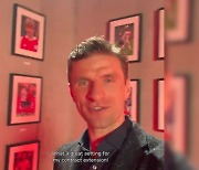 [VIDEO] Thomas Muller signs new contract at Bayern Munich