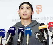 Lee Jung-hoo unfazed by pressure of historic Giants contract