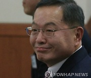 안대희 "검사들 행동하는 용기 있어...정치 일선 좋지 않을까"