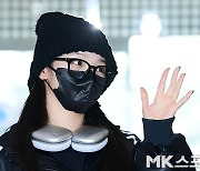 르세라핌 김채원 ‘사랑스러운 출국 인사’