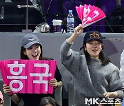 한지민-정려원 ‘김연경, 응원왔어요’ [MK포토]