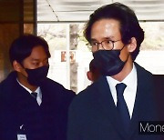 경영권 방어 유리해진 조현범 회장… 父 조양래·효성, 지분 추가 매입해 지원 사격