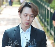 '4억 체납' 박유천, 46만원 디너쇼·21만원 팬미팅 연다…누리꾼 "세금부터 내라"