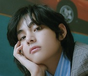 "보라해 김태형♥" 방탄소년단 뷔 일본 팬들 초대형 생일 이벤트..'태태랜드' 열기 '후끈'