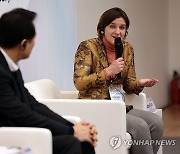 '노벨상' 뒤플로 "안심소득 설계 훌륭…한국엔 선별지원 적합"(종합)