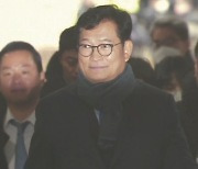 민주 지도부, 송영길 구속 사흘째 ‘침묵’…이낙연 “뻔뻔”