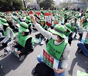 교육공무직 내년 기본급 월 6만8000원 인상…무파업 타결